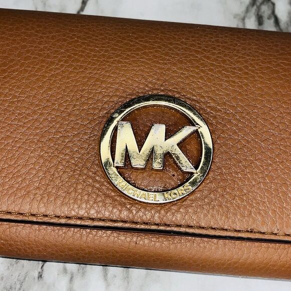 MICHAEL KORS Fulton Leather Carryall Pebble Flap Snap Closure Wallet Brown/Gold - Picture 3 of 8